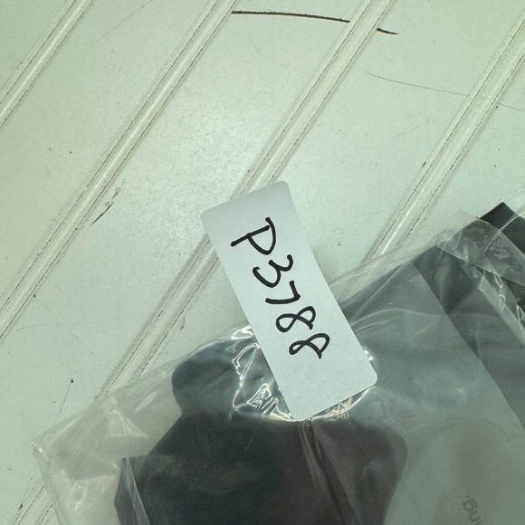 NEW bebe Asymmetrical U Ring Knit Top Small - Picture 8 of 8